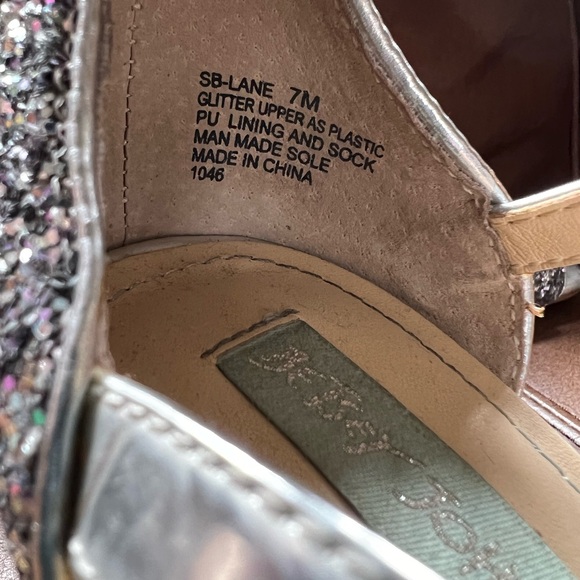 Women’s Betsy Johnson Silver Glitter Sparkle Dress Shoes - Picture 6 of 7